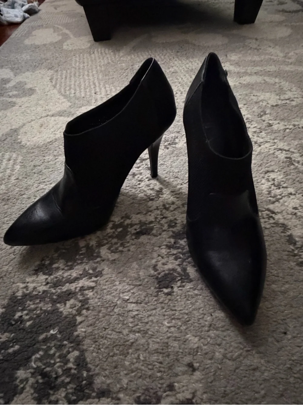 🍁Vera Wang Black Stiletto mixed media Booties size 8.5